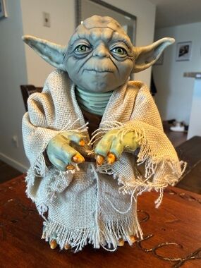 1997 Yoda Collectible doll with Beige Robe and belt (no cane)